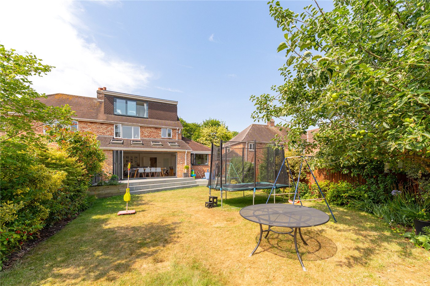 Garden to House