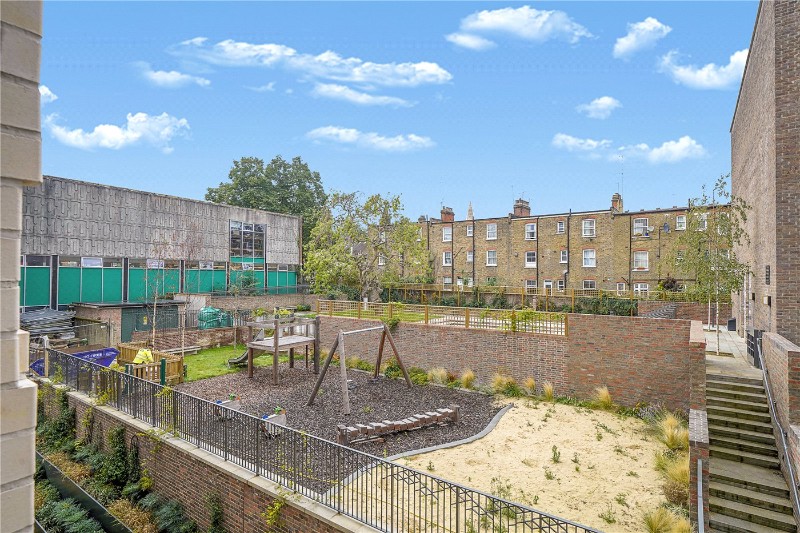 Farnfield Close, London, N8