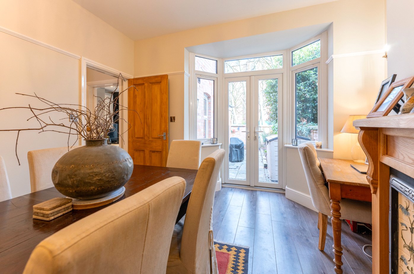 Dining To Rear