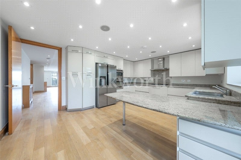 Queens Road, London, NW4
