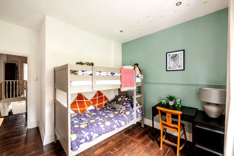 Holberton Gardens, London, NW10