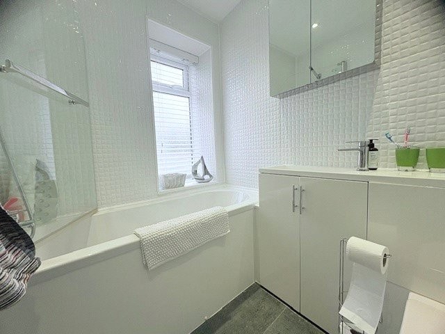 Dartmouth Road, Stoke Fleming, Dartmouth, Devon, TQ6