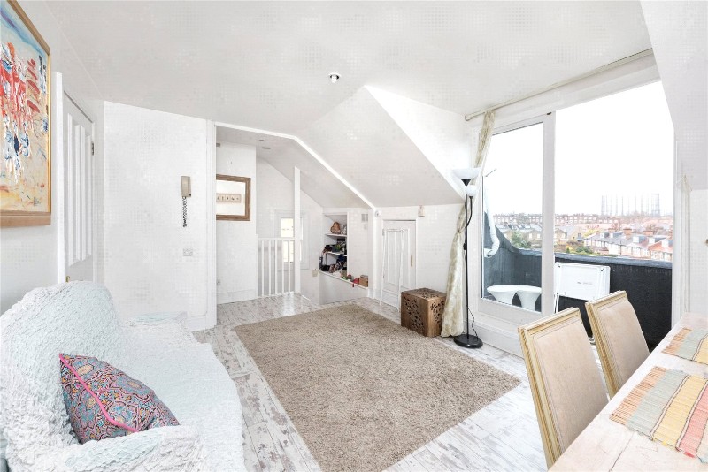 St. Quintin Avenue, London, W10