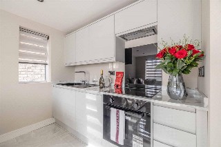 Hewlett Place, Bagshot, Surrey, GU19