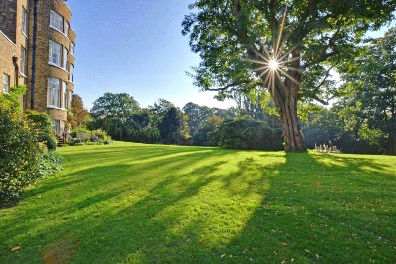 The Paragon, London, SE3