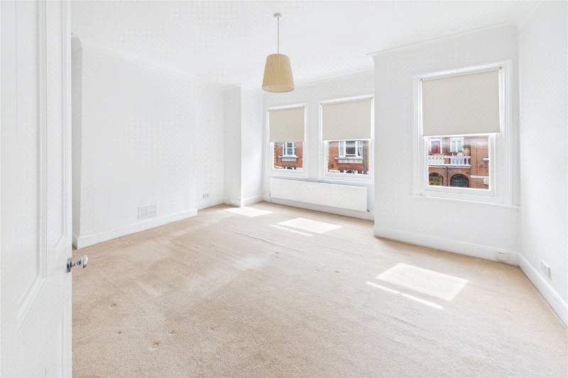 Dinsmore Road, London, SW12