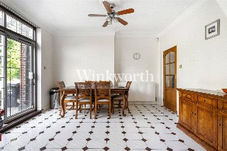 Powys Lane, London, N14