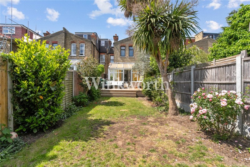 New River Crescent, London, N13