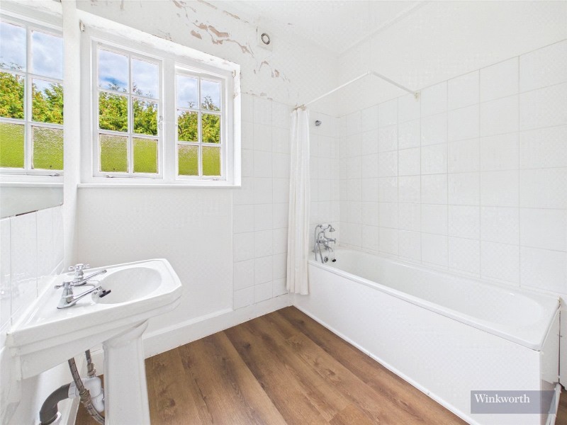 Oatlands Chase, Weybridge, KT13