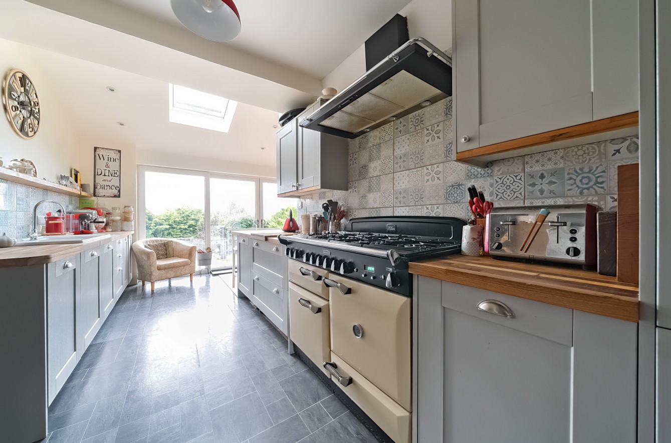 5 bedroom property for sale in Dunsford Gardens, Exeter, Devon, EX4