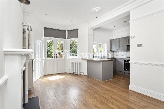 Chimes Avenue, London, N13