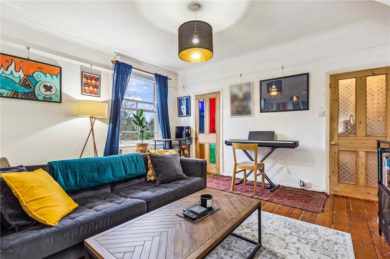 Gunnersbury Avenue, Ealing, London, W5