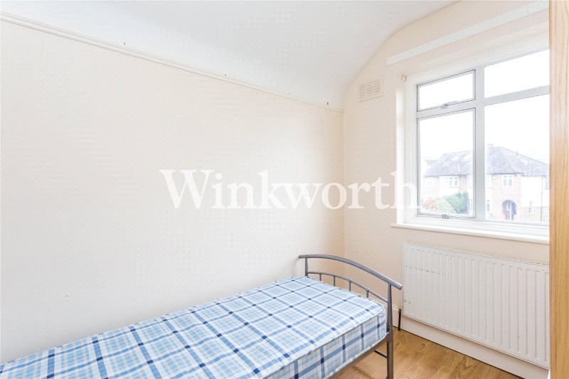 Conway Gardens, Enfield, EN2