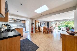 Nutbourne, Farnham, Surrey, GU9