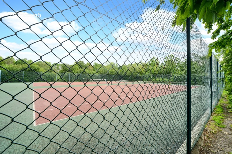 Lewiston Close, Worcester Park, KT4