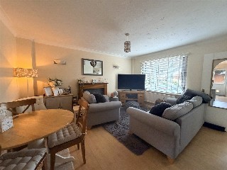 Weywood Close, Farnham, Surrey, GU9
