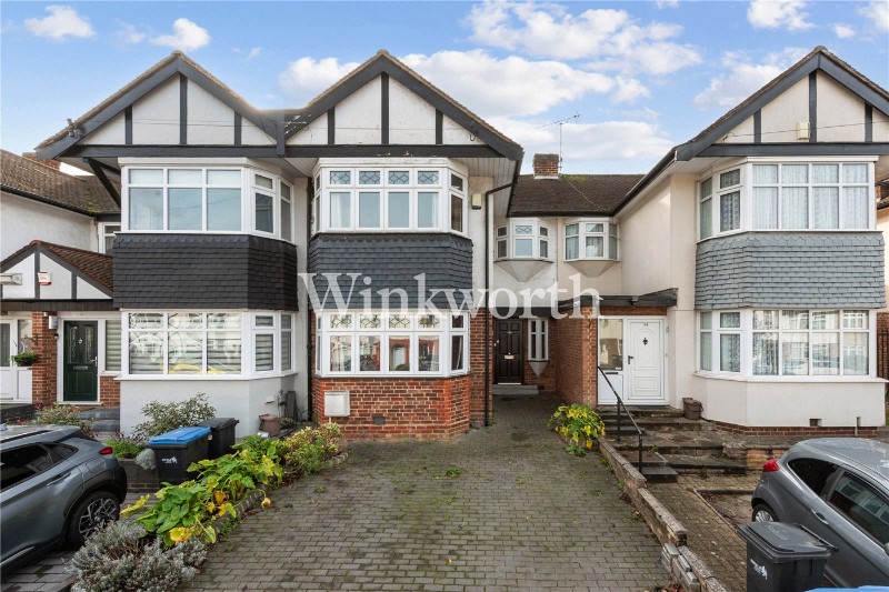 Empire Avenue, London, N18