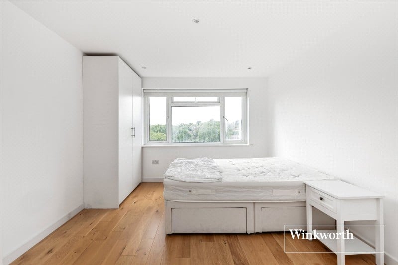 Wickliffe Avenue, London, N3