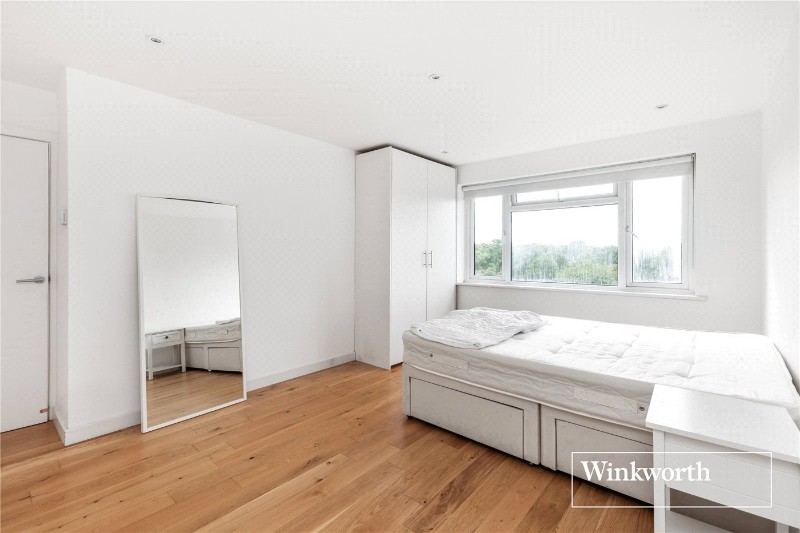 Wickliffe Avenue, London, N3