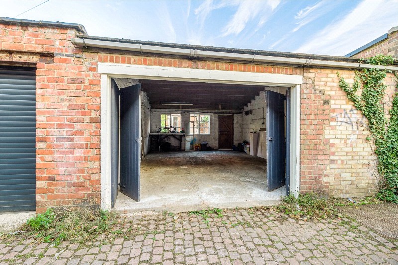 Holly Road, Abington, NN1