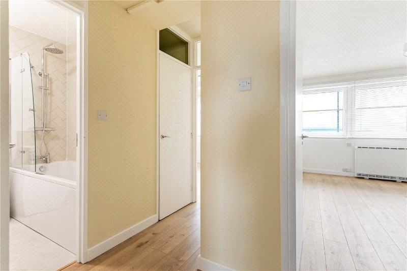 Sidney Street, London, E1