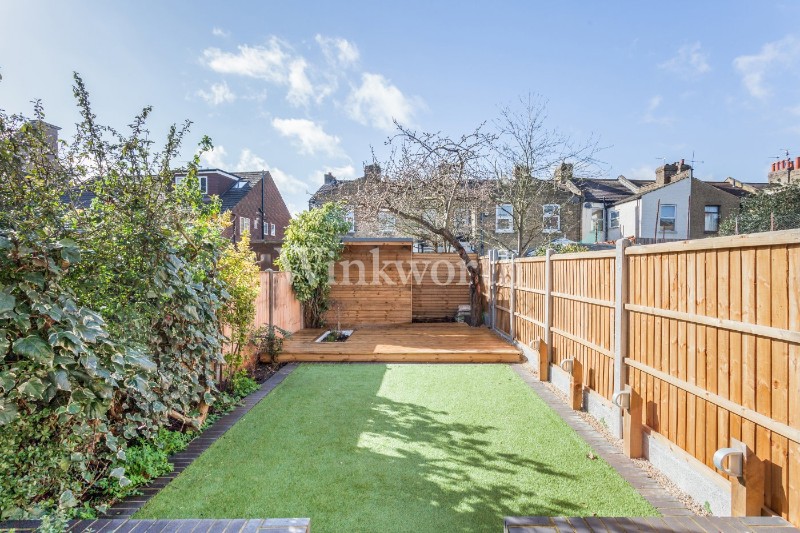 Poynter Road, Enfield, EN1