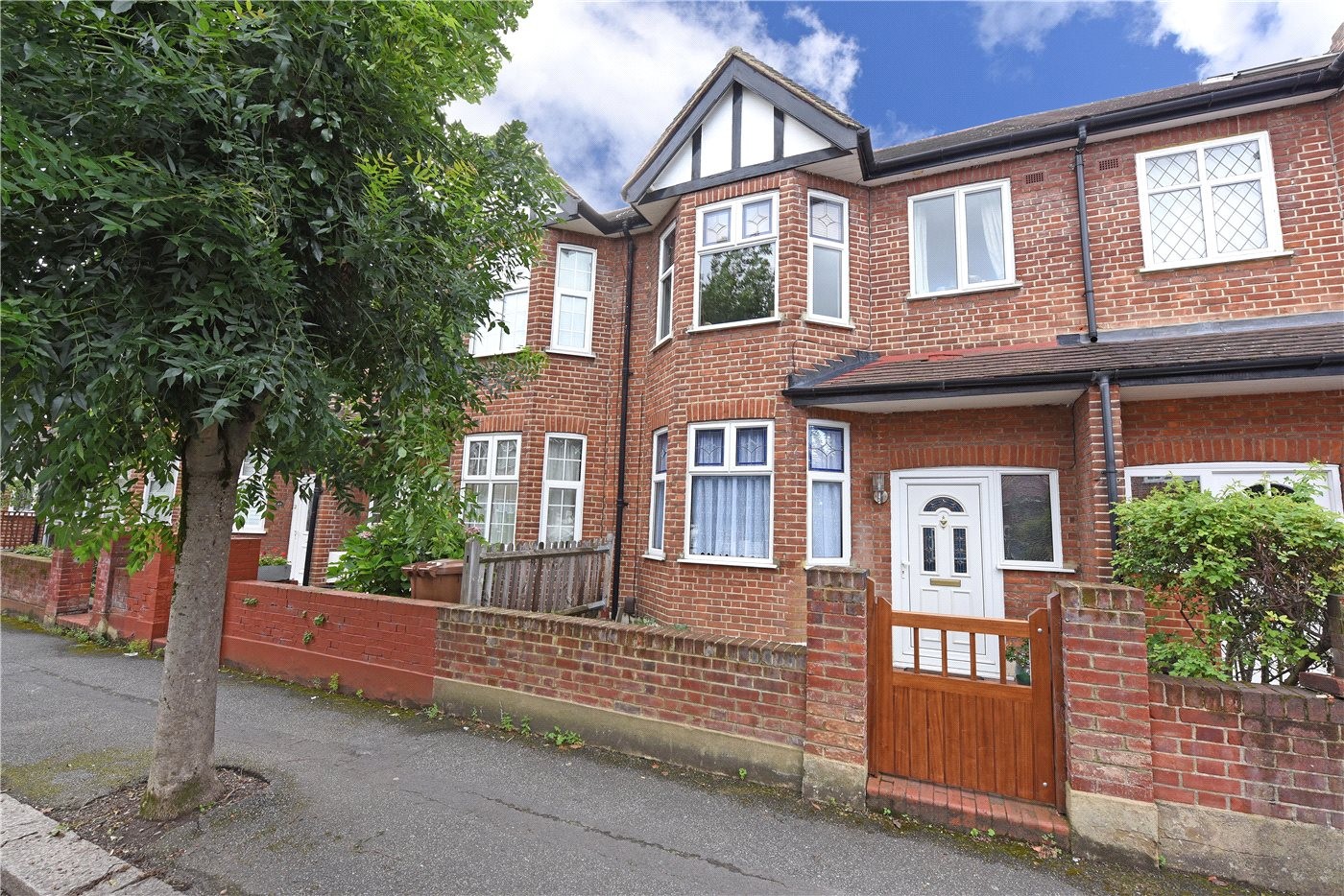 3 bedroom property for sale in Stuart Road, Wimbledon Park, London