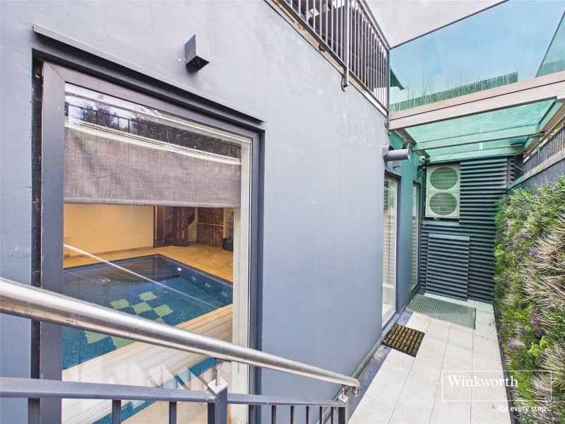 Edgeworth Crescent, London, NW4