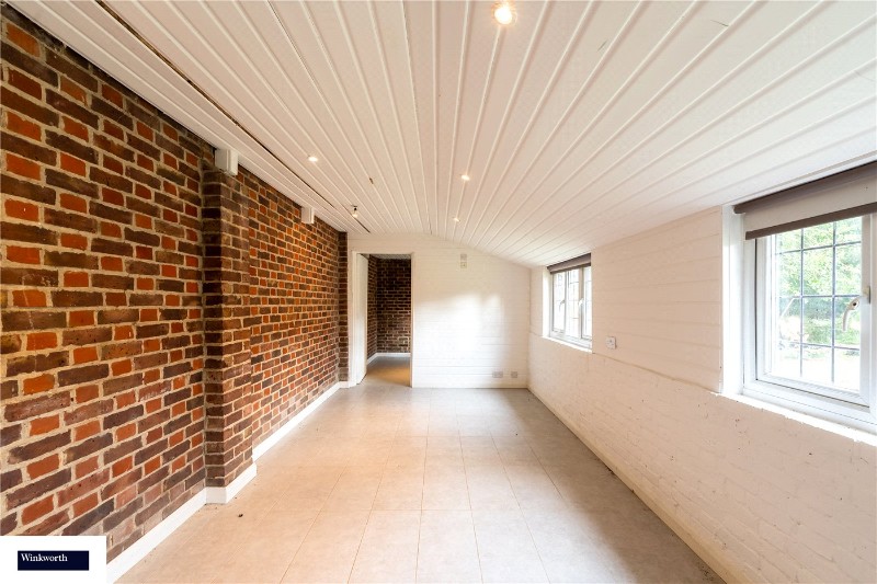 Oatlands Chase, Weybridge, Surrey, KT13