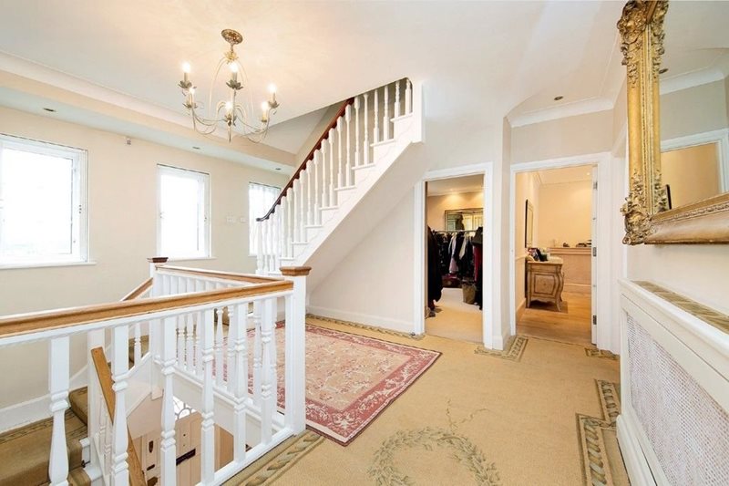 Roedean Crescent, London, SW15