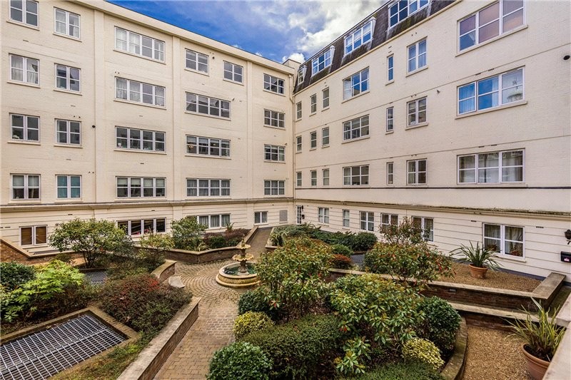 1 bedroom property for sale in Imperial Court, 225 Kennington Lane