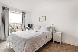 Tooting High Street, London, SW17