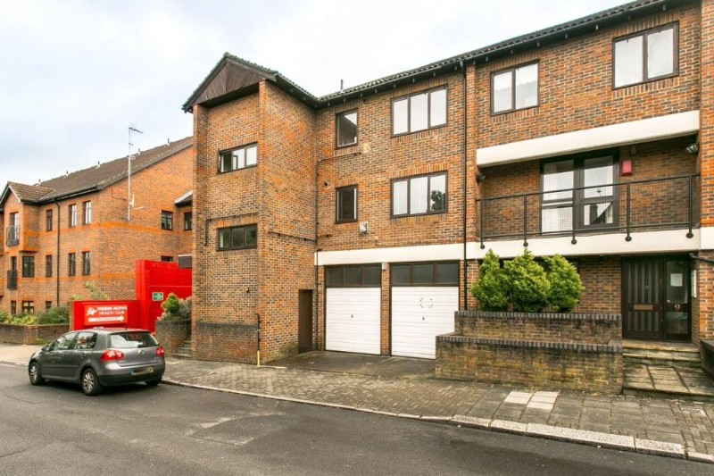 Ockley Road, London, SW16