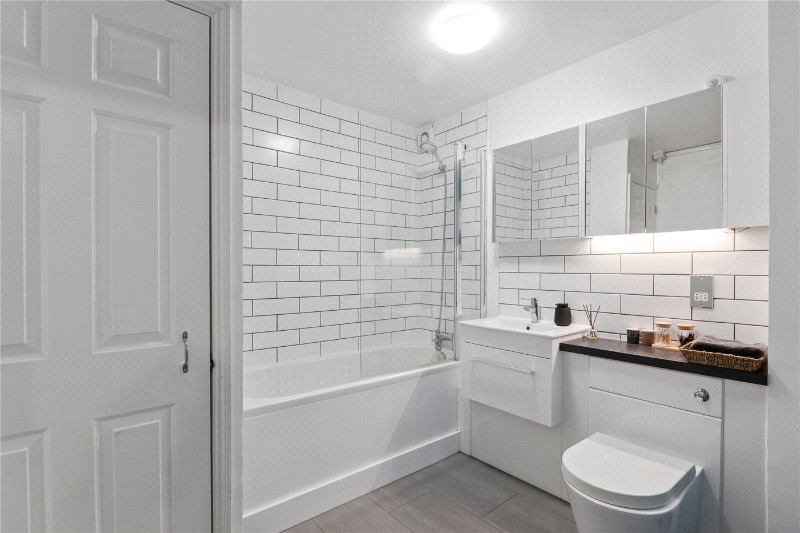 Lisle Close, London, SW17