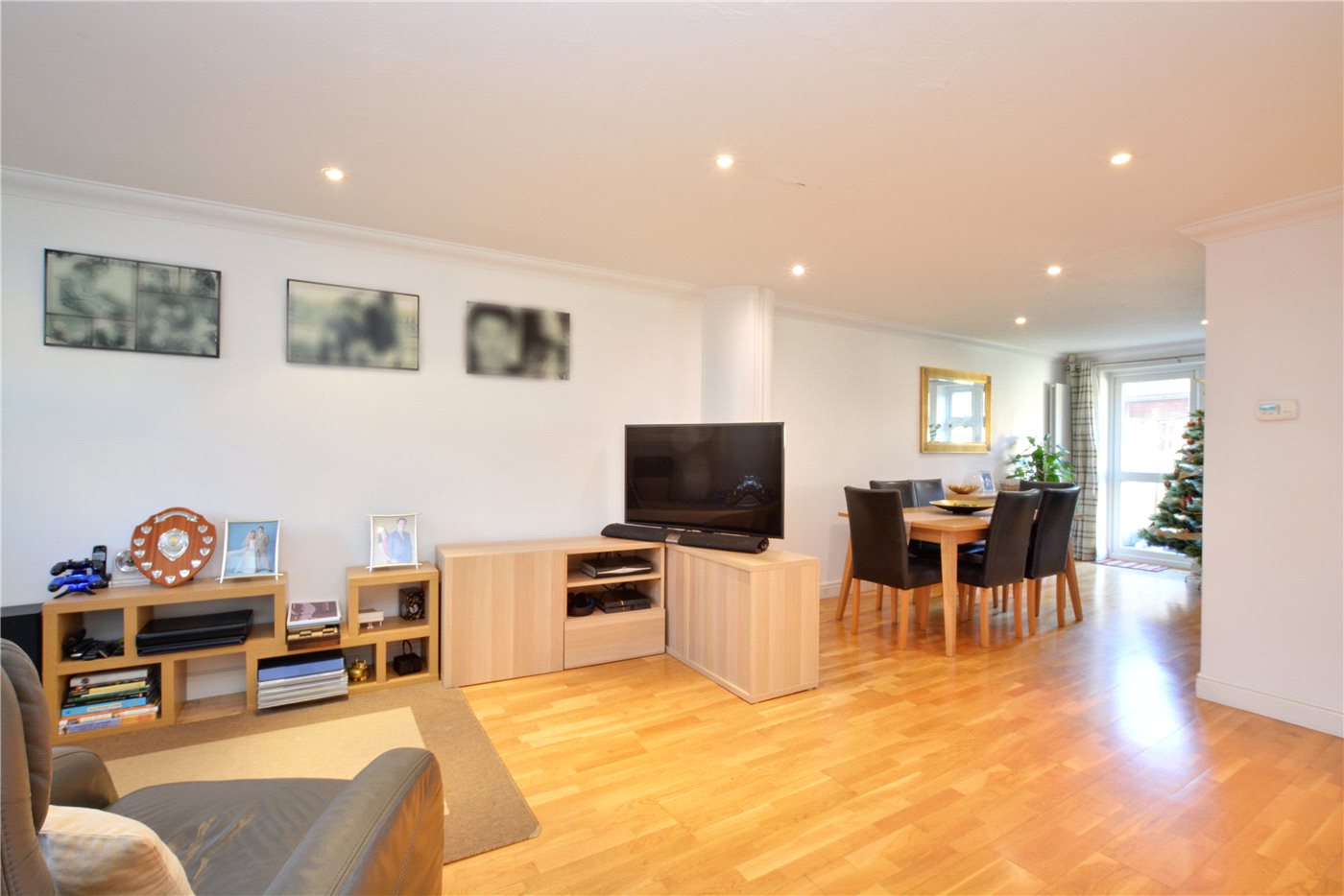 Lounge / Dinign Area