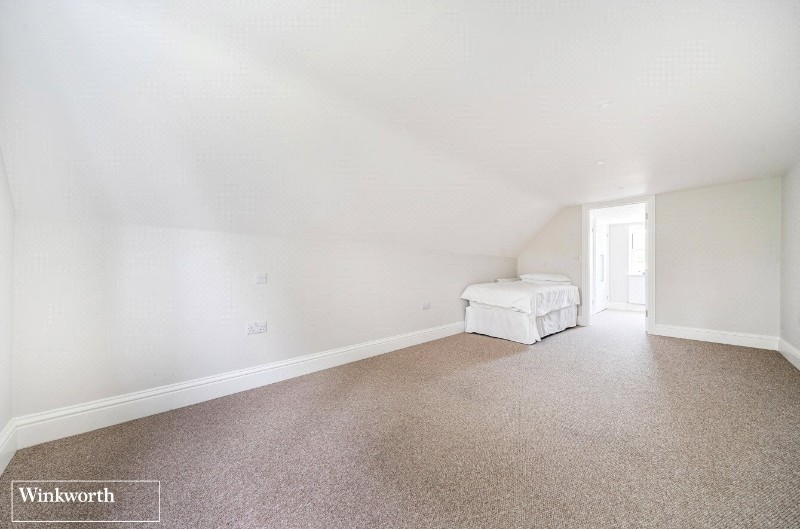 Dorchester Road, Hook, Hampshire, RG27