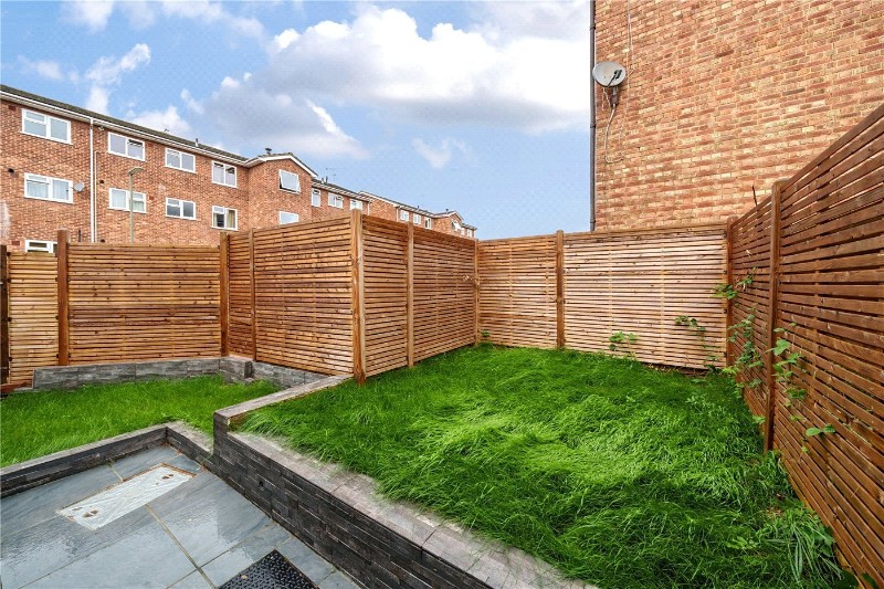 Dollis Drive, Farnham, Surrey, GU9