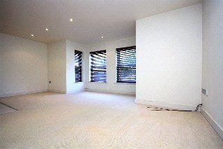 Le Petit Manoir, 70 Lansdowne Road, Bournemouth, Dorset, BH1