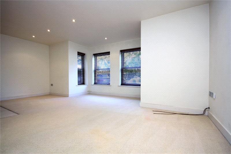 Le Petit Manoir, 70 Lansdowne Road, Bournemouth, Dorset, BH1