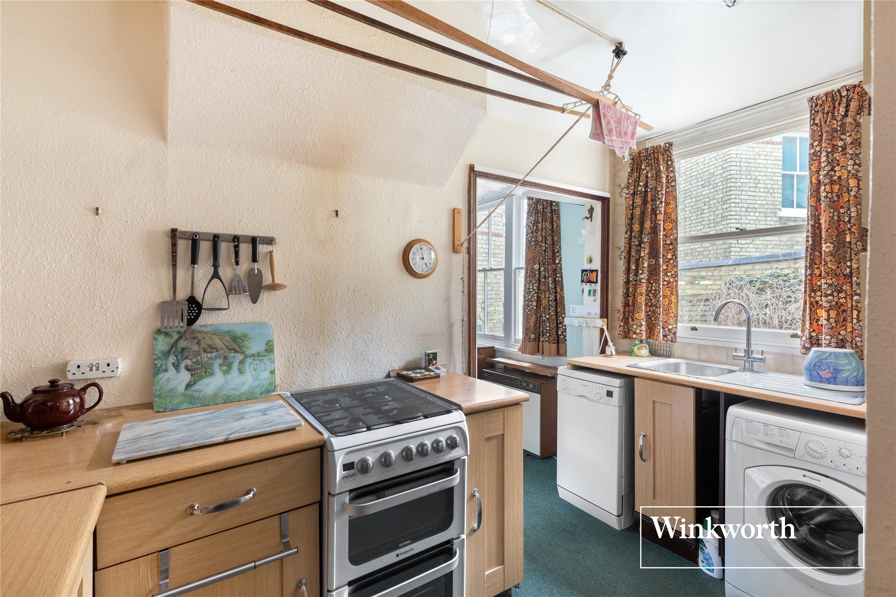 4 bedroom property for sale in Potters Road, New EN5 (Ref BNT240060) £800,000