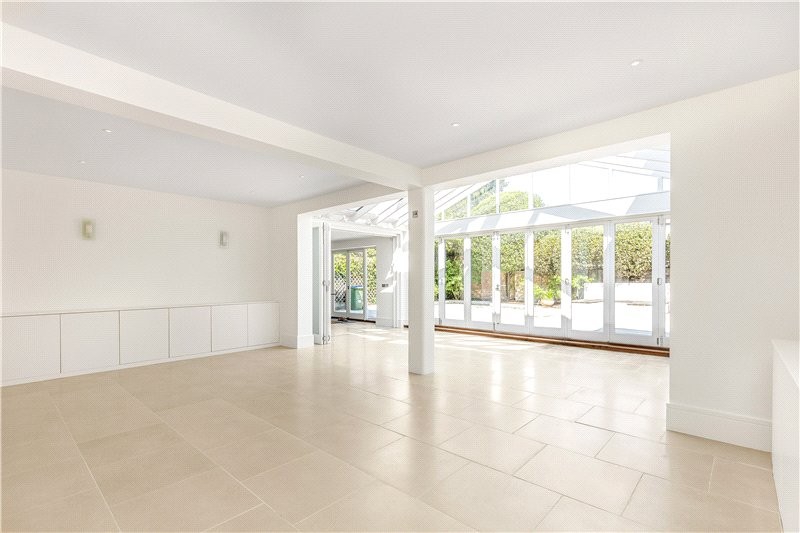 Beverley Close, Barnes, London, SW13