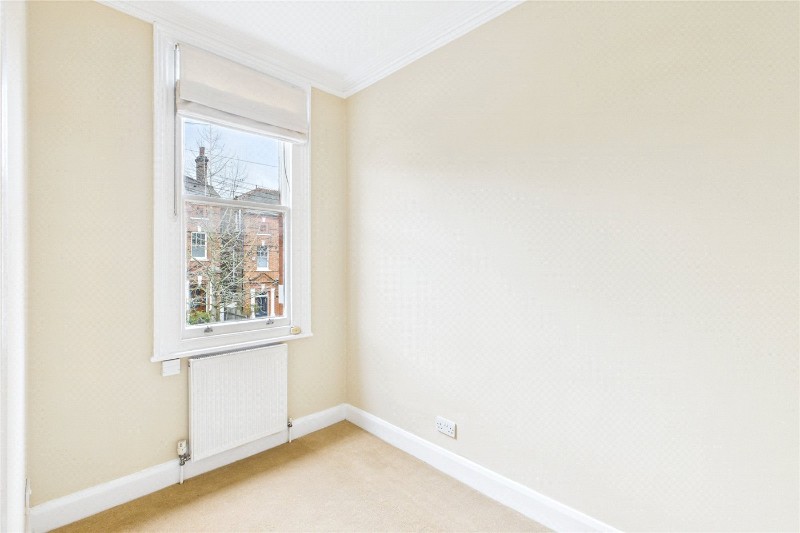 Holmdene Avenue, London, SE24