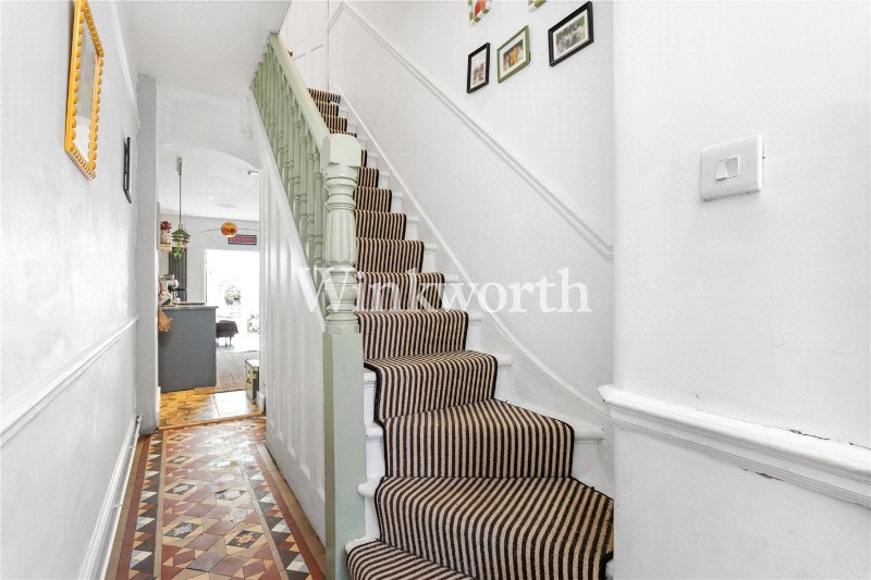 New River Crescent, London, N13