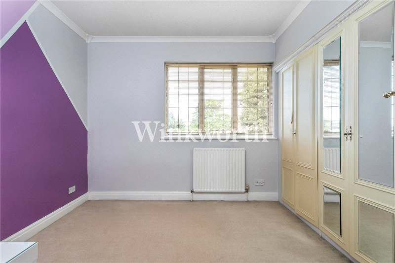 Powys Lane, London, N14