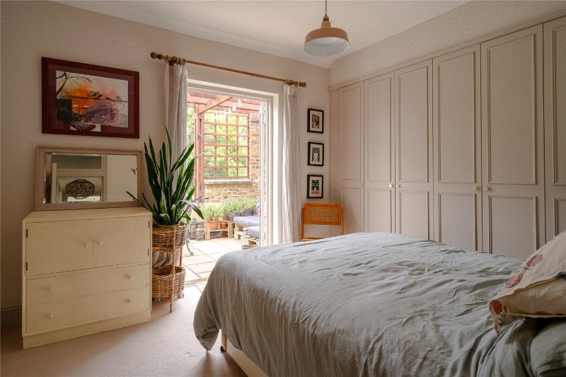 Knollys Road, London, SW16