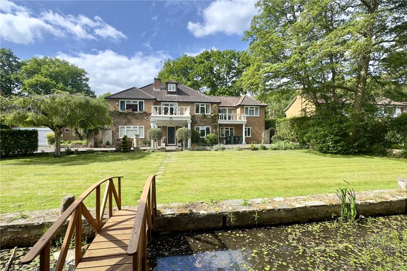 Lakeside Drive, Stoke Poges, Bucks, SL2
