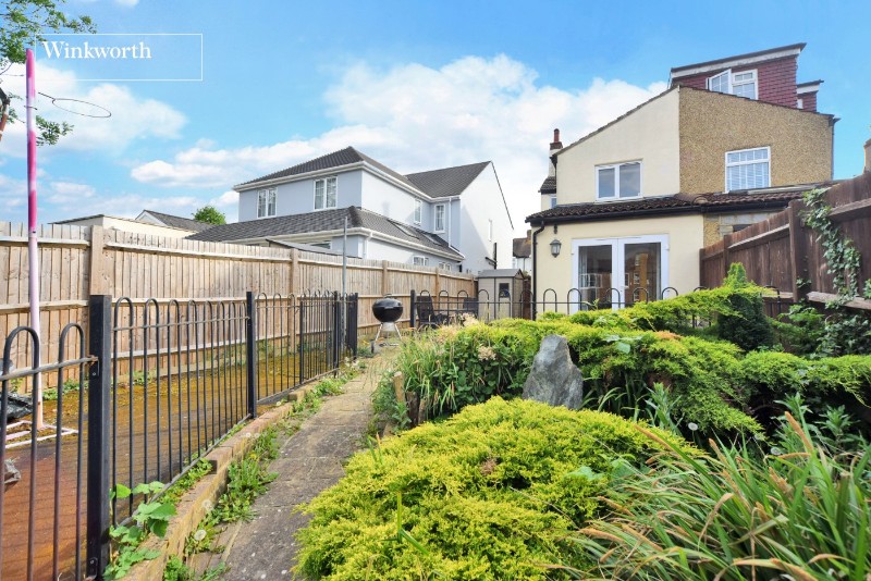 Clarkes Avenue, Worcester Park, KT4