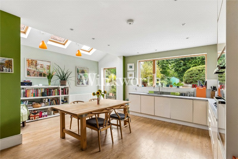 Lakeside Road, London, N13