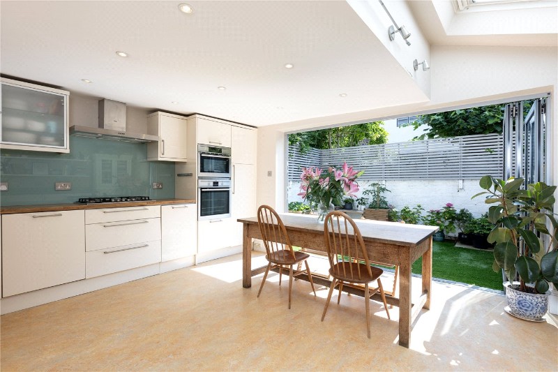 Sutton Lane North, London, W4