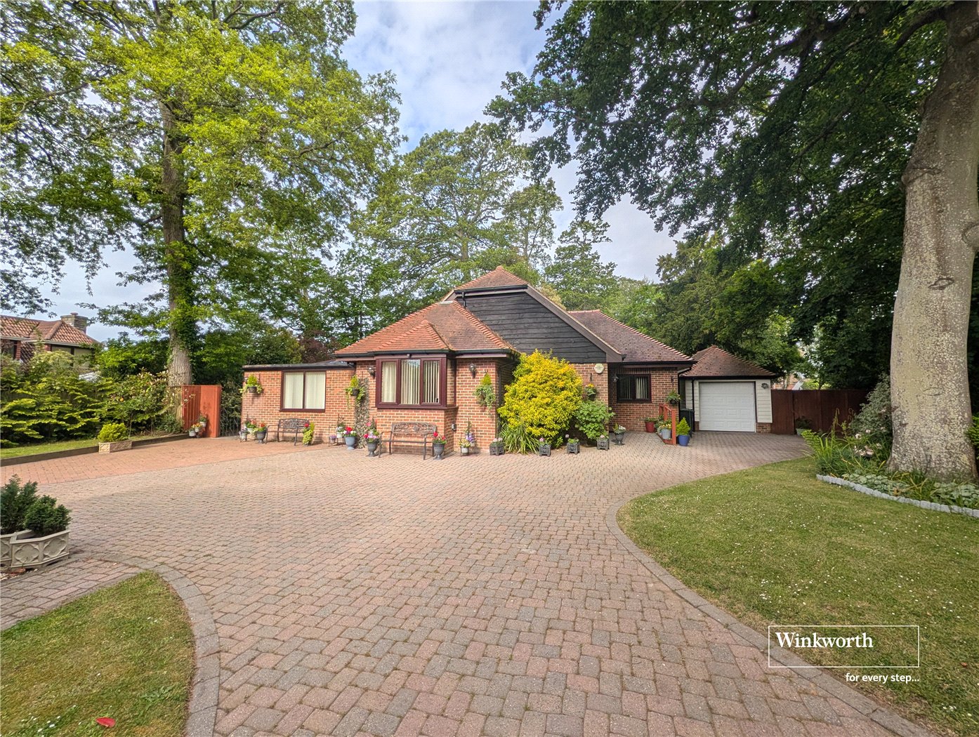 Rothesay Drive, Highcliffe, Christchurch, Dorset, BH23